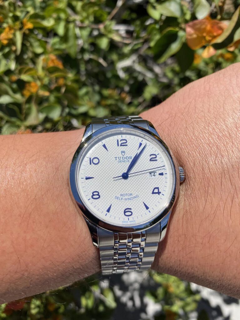 Image showing a time of 1.06 pm. Where Molmo exacts figure the time , showing its outstanding ability to recognise analog clock faces. This is primarily attributed to the PixMo dataset- PixMo clocks subset