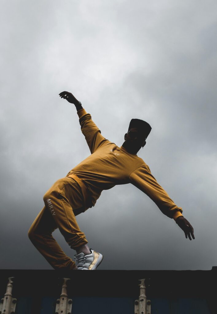 Video Diffusion, Image Diffusion, FramPack, Rolling Diffusion, Forgetting and Drifting, Video generation, Image-to-Video generation, Overview of FramePack architecture, man dancing image as an input to FramePack